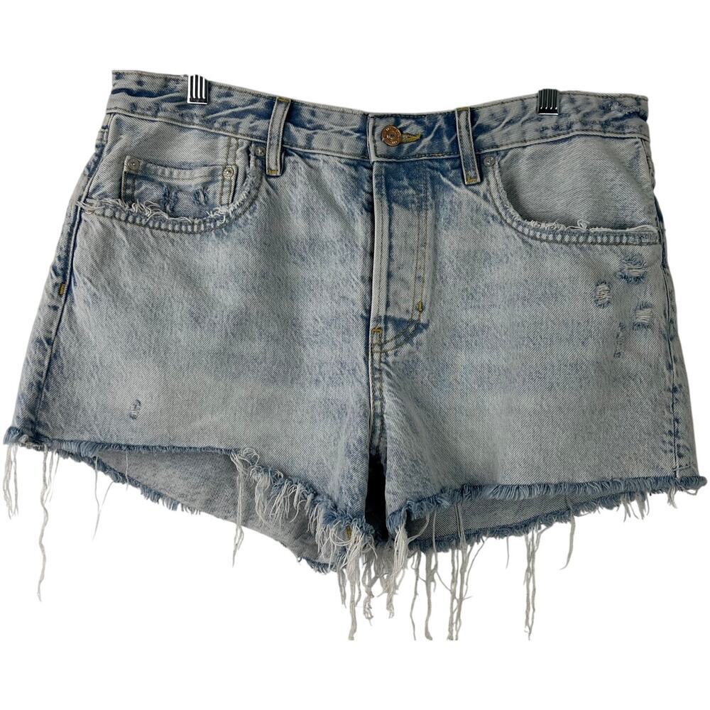We The Free Women Blue Denim Shorts Grunge Distressed Button Fly Raw Hem Size 31
